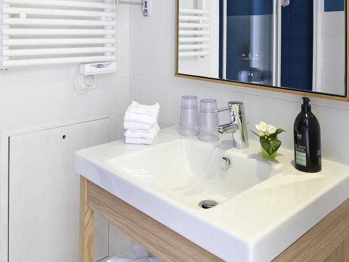 Bathroom 5, Aparthotel Adagio Paris Vincennes, Val-de-Marne
