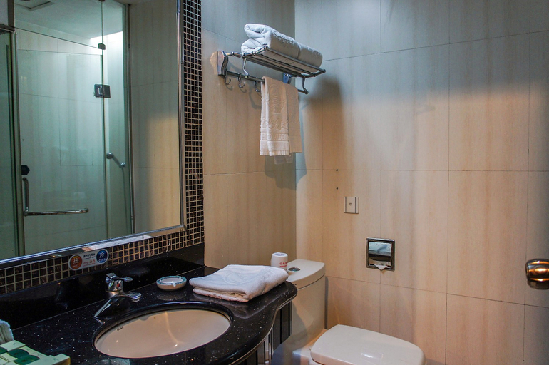 Bathroom 3, ホテル(), Heyuan