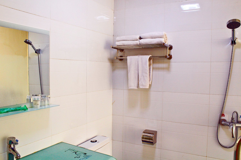Bathroom 2, Junyue Shangpin Hotel, Xi'an