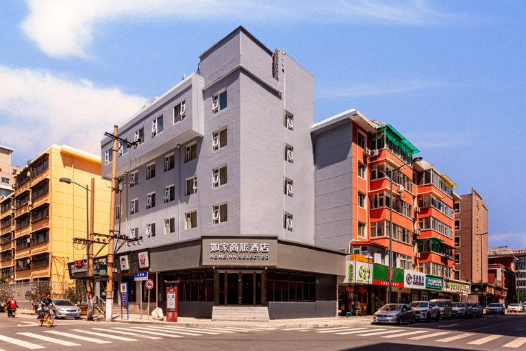 Exterior & Views