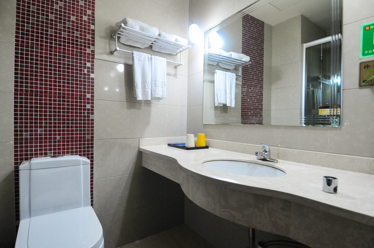Bathroom, Yong Xing Holiday Hotel, Zhoushan