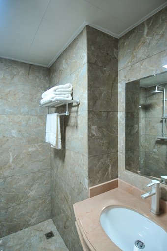 Bathroom 2, Fenglin Evening S Hotel (Haikou Friendship Sunshine City Store), Haikou