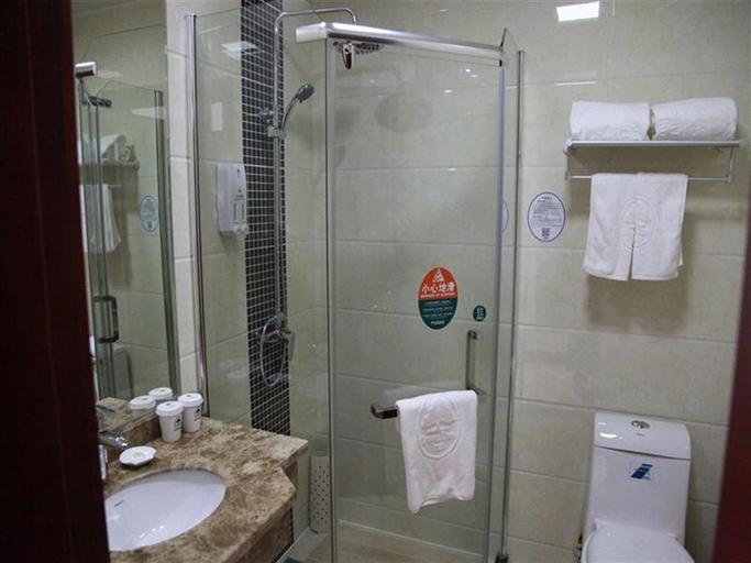 Bathroom, GreenTree Inn Jiangsu Wuxi Xibei Town Xingtiandi Shell Hotel, Wuxi