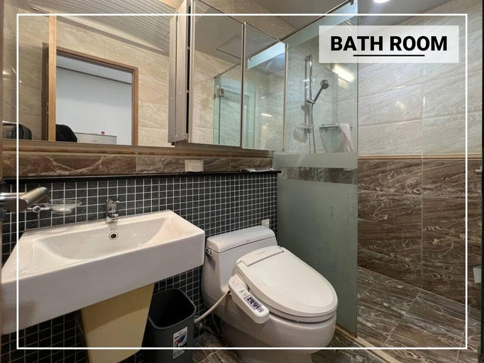 Bathroom, De Castle Royal Apartment, Phnom Penh