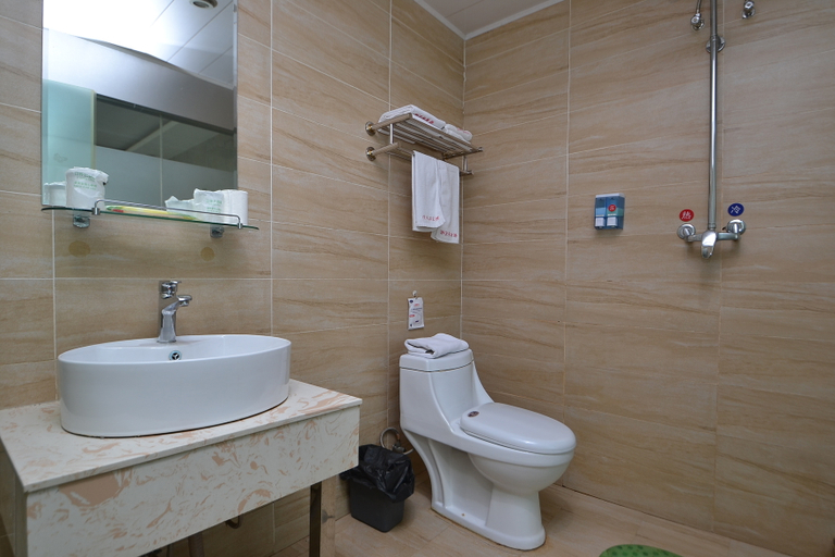 Bathroom 2, Lavande, Harbin