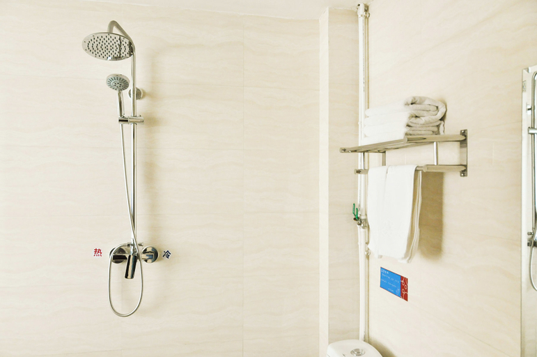 Bathroom 2, Jinghua Hotel, Chifeng