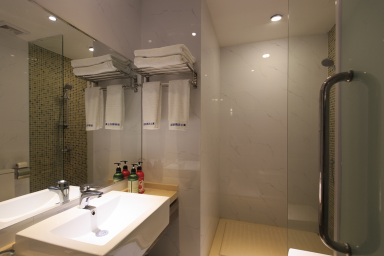Bathroom 3, Welcome Hotel (Wanda Plaza Store in Liuzhou Sunshine 100), Liuzhou