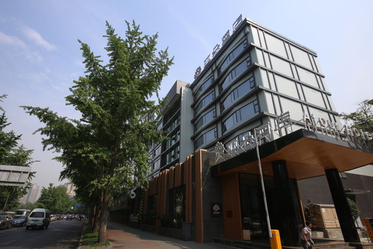 Exterior & Views