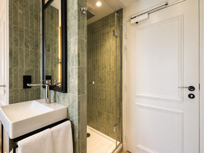 Bathroom 4, Hotel Maison Lenoir, Paris