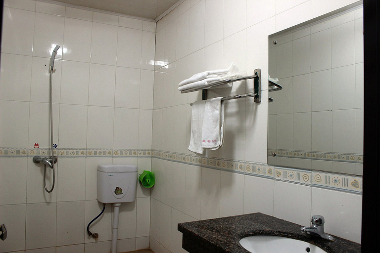 Bathroom 2, Yonglian Hotel, Qingyuan