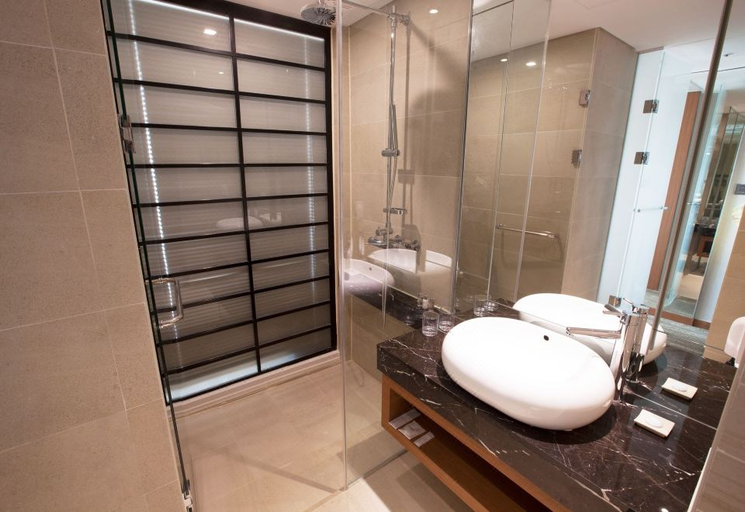Bathroom 5, Golden Tulip Jeju , Seogwipo
