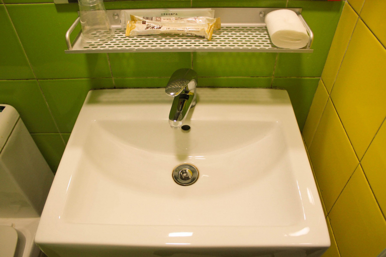 Bathroom 3, Wen Feng Hotel, Shanghai