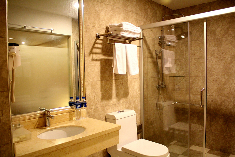 Bathroom 2, Manfei Hotel (Wanda Plaza Jinshazhou), Foshan