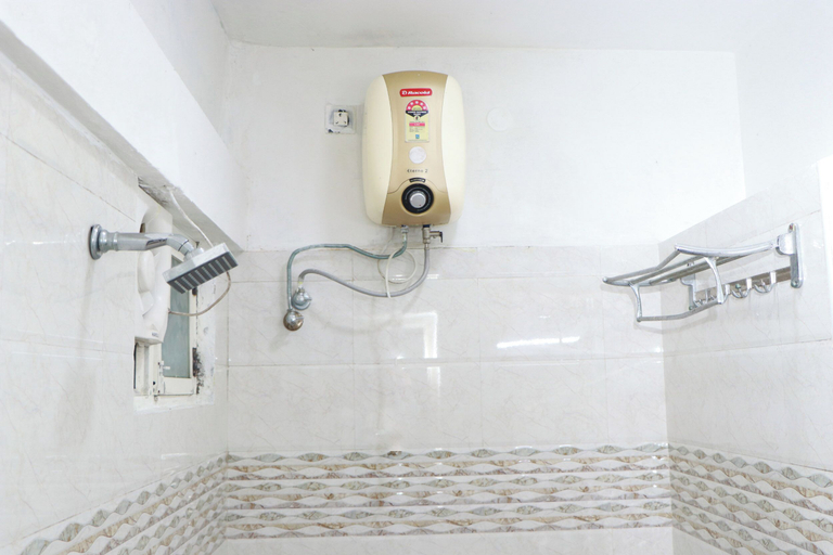 Bathroom, Le Selena, Salem