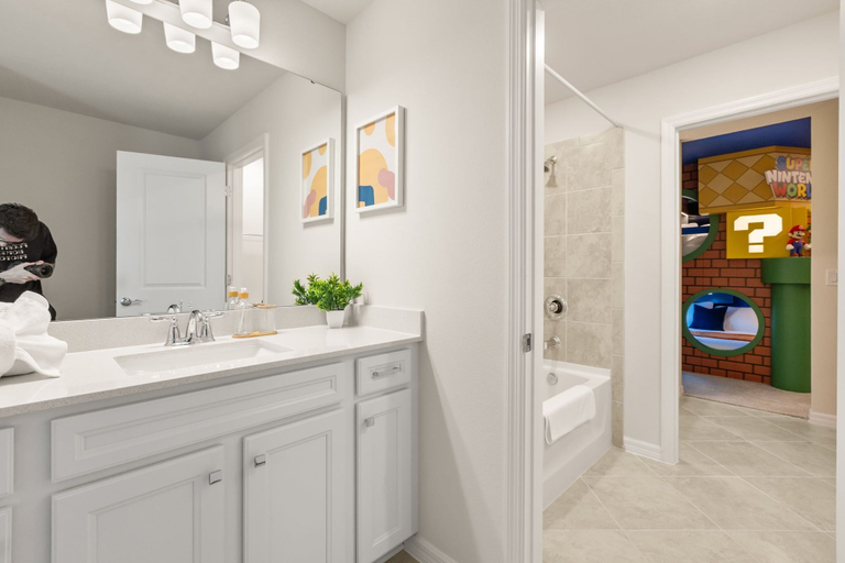 Bathroom 3, Spacious 22-Guest Retreat in Four Corner, Lake