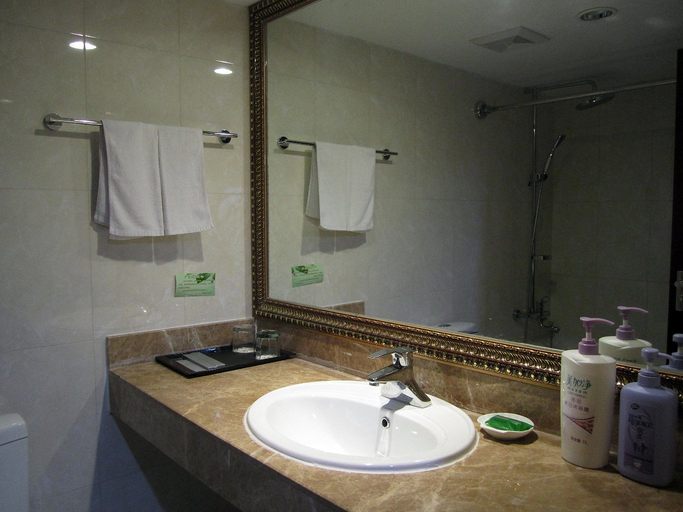 Bathroom 3, Fukang Hotel (Rizhao RT-Mart Mango Times Square), Rizhao