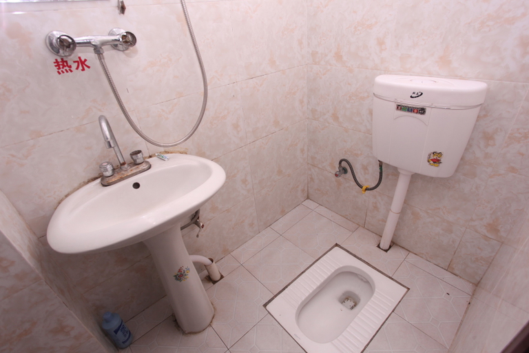 Bathroom, Ruyi Hostel, Chengdu