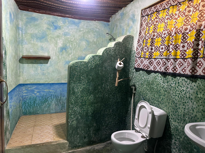 Bathroom 3, Mustapha' s Place, Kusini