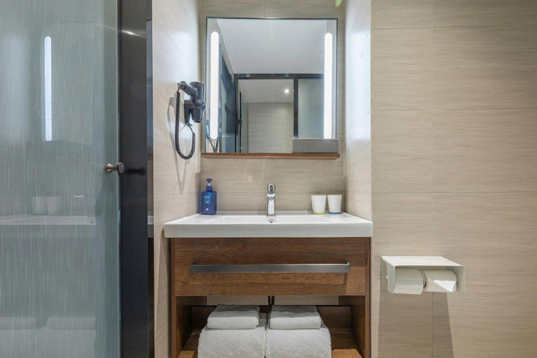 Bathroom 3, Hanting Hotel Qingdao Taidong Pedestrian Street, Qingdao