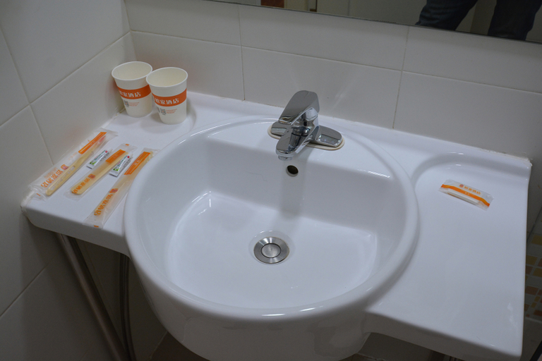 Bathroom 2, Ruiting Hotel (Harbin Wanda Plaza Hasi High-speed Railway Station), Harbin