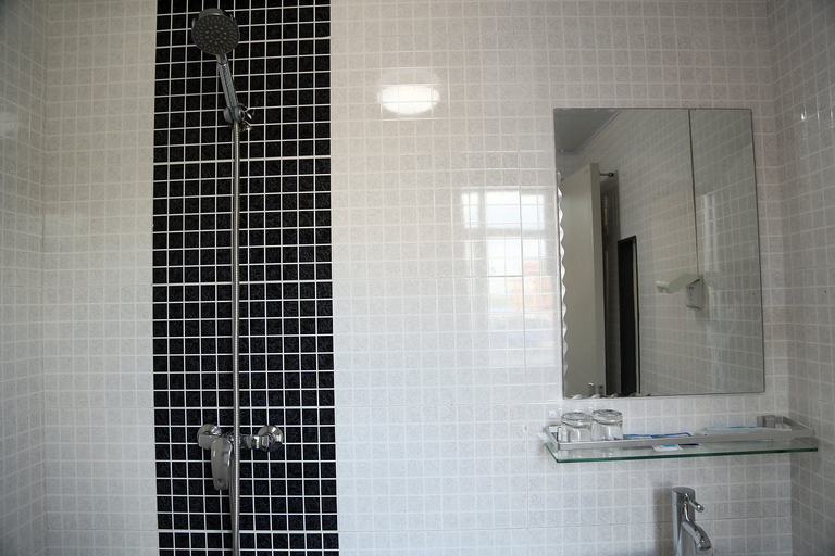 Bathroom 2, Yijia Hotel Zili West Street, Changchun