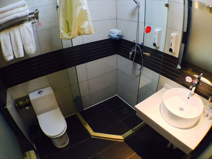 Bathroom 3, ジュンイーチェーンホテル（）, Luoyang