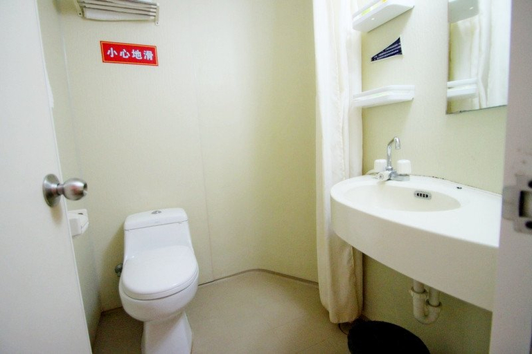 Bathroom 5, Stars 99 Motel, Shanghai