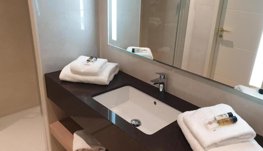 Bathroom 3, レジドホーム ルクセンブルク エシュ ベルヴァル, Esch-sur-Alzette