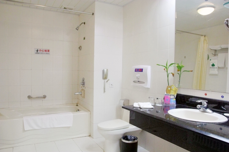 Bathroom 2, Qingdao Meteorological Holiday Resort, Qingdao