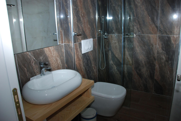 Bathroom 4, Bianco Hotel, Sarandës