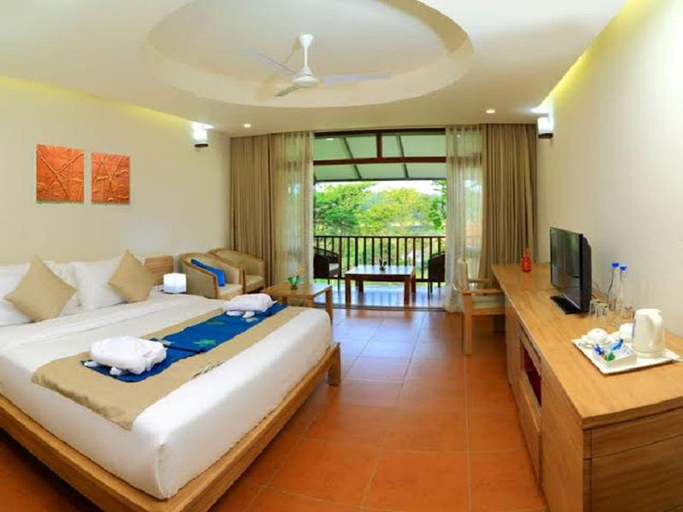 Bedroom, Whispering Waters Resorts Cochin, Ernakulam