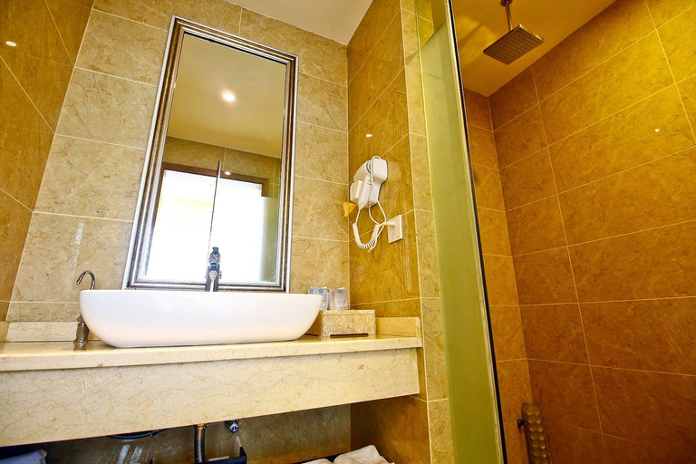 Bathroom 5, Peach Holiday Hotel, Xi'an