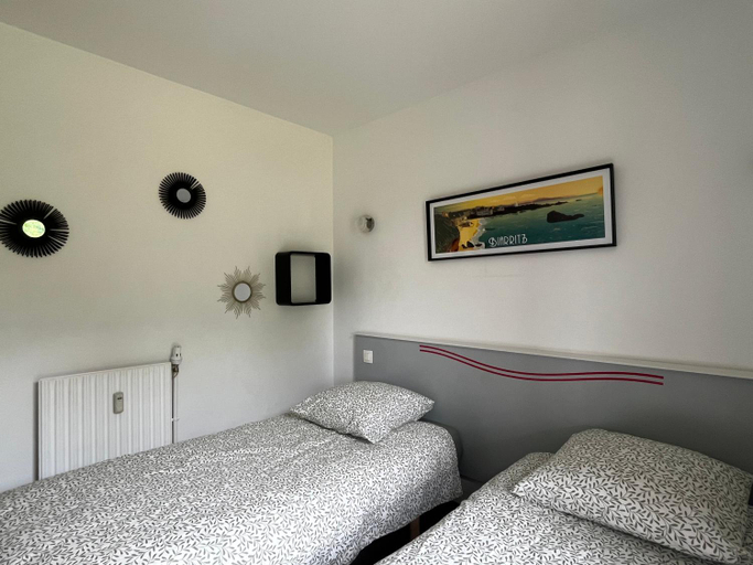 Bedroom 3, T3 proche d'Espelette dans domaine avec piscine, Pyrénées-Atlantiques