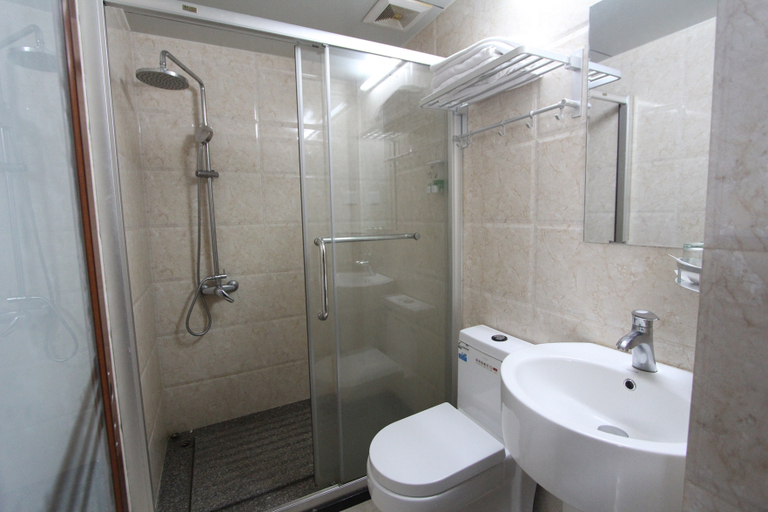 Bathroom 2, Mingyuan Hotel, Maoming
