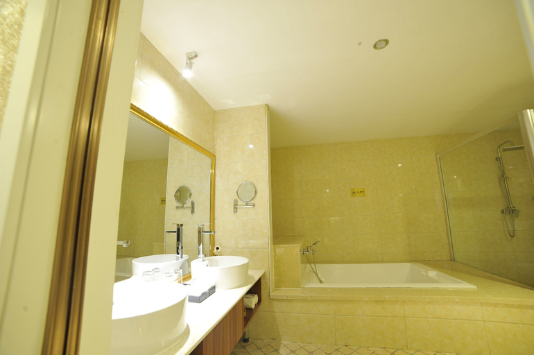 Bathroom, Impression of Jucheng International Hotel, Rizhao