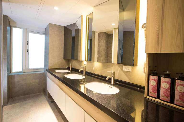 Bathroom 3, Light Inn, Keelung