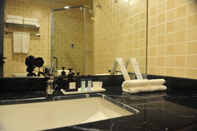 Bathroom, Xing Long Hotel&Suite, Ngawa Tibetan and Qiang