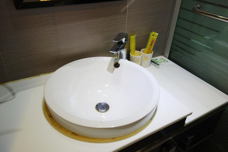 Bathroom 2, Aixiang Hotel, Shanghai