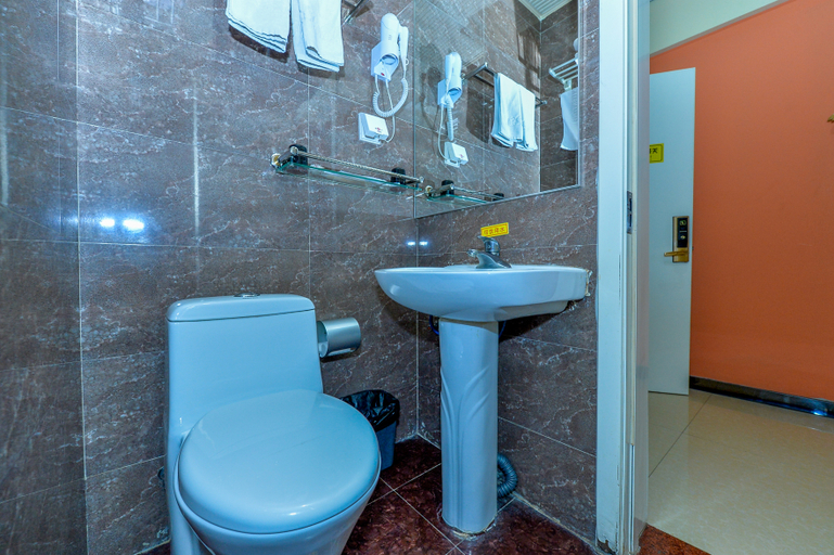 Bathroom 3, Shuang Xi Express Hotel, Tianjin