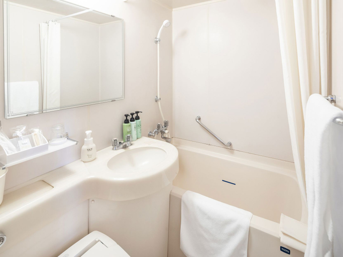 Bathroom 5, Art Hotel Oita, Ōita
