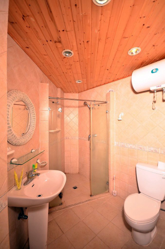 Bathroom 2, Bage Holiday Inn (Family Hotel), Sanya