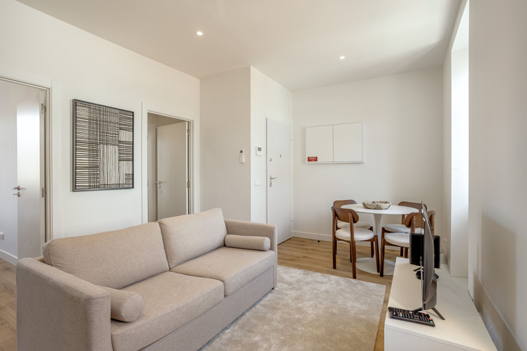 Living area 4, Rato Modern by Homing, Lisbon