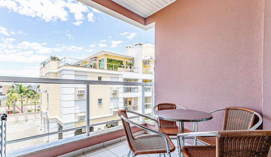 Outdoor dining, Comfortable Apartment 50m From the Beach Rvg208, Florianopolis
