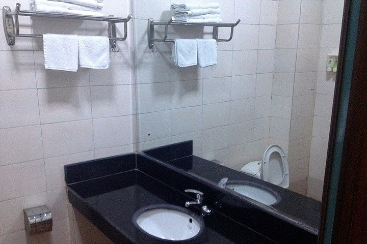 Bathroom 2, Jiaxingyuan Hostel, Dongguan