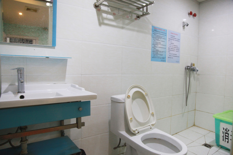Bathroom 2, Green Orange Hotel (Wuhan Hankou Train Metro Station), Wuhan