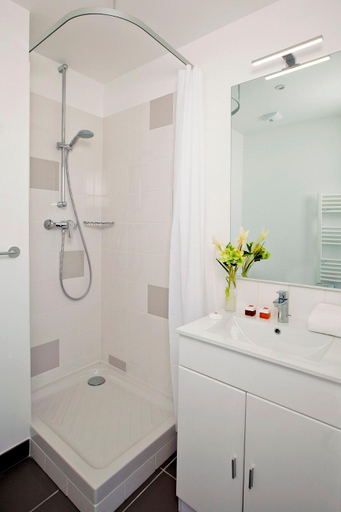 Bathroom 3, Sejours and Affaires Paris-Davout, Paris