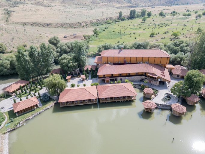 2, Lchak Hotel