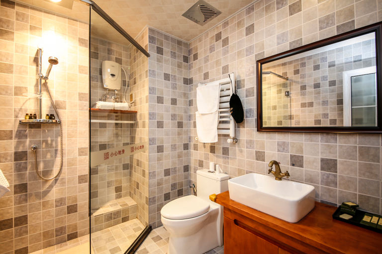 Bathroom 3, Tommy, Tangshan