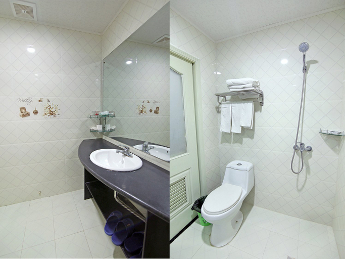 Bathroom 5, Aishang Hostel Shanghai Baotou Road, Shanghai