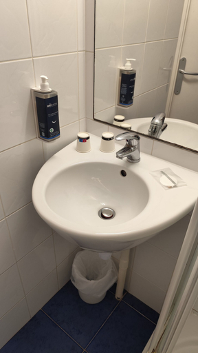 Bathroom 4, Brit Hotel Caen Herouville, Calvados